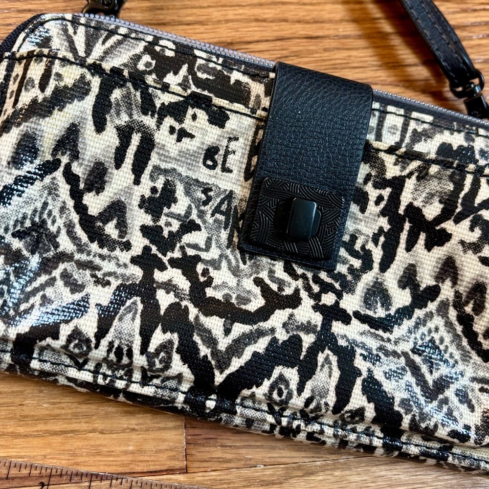 Sakroots Black and Gray Women's Clutch Purse